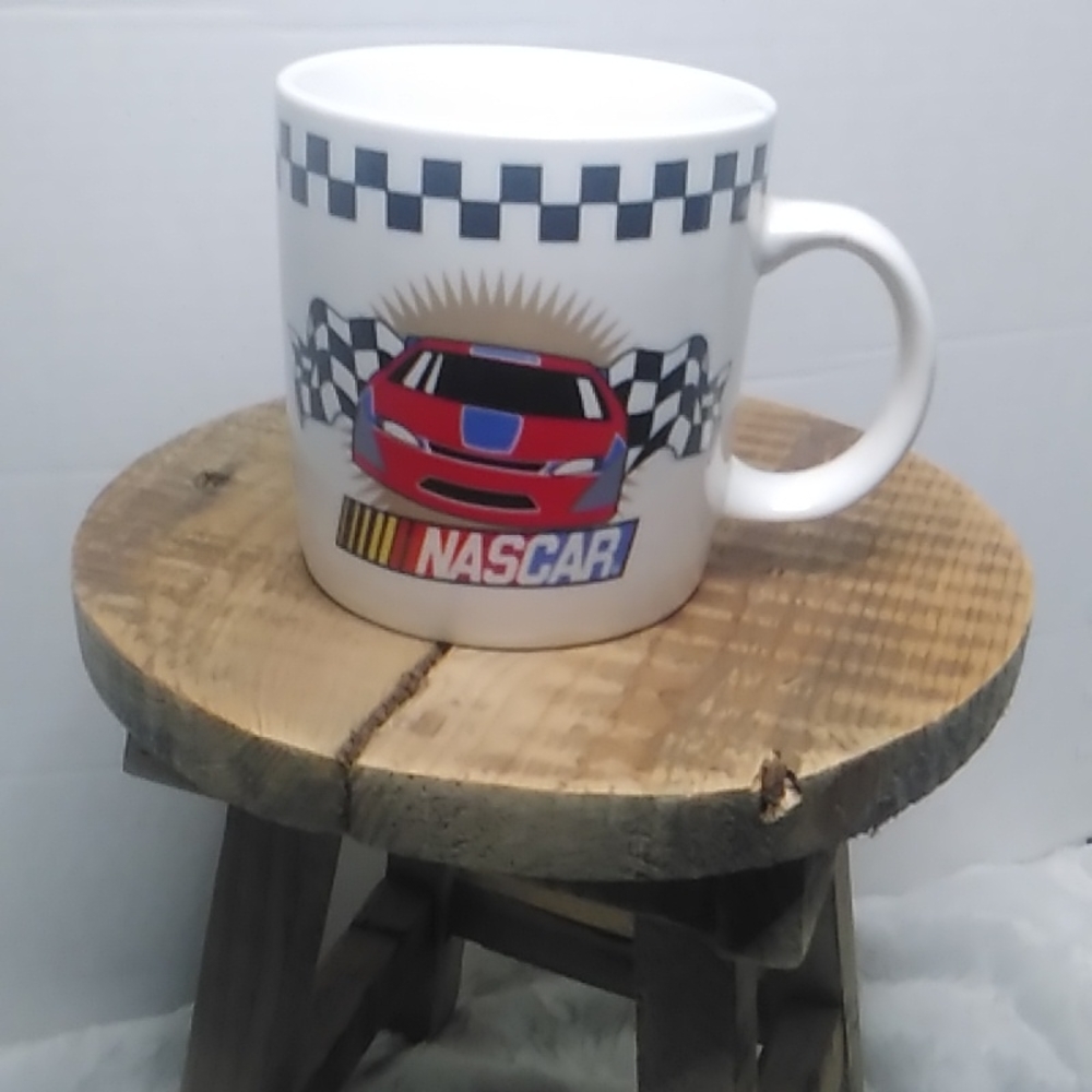 Vtg. NASCAR 2002 mug